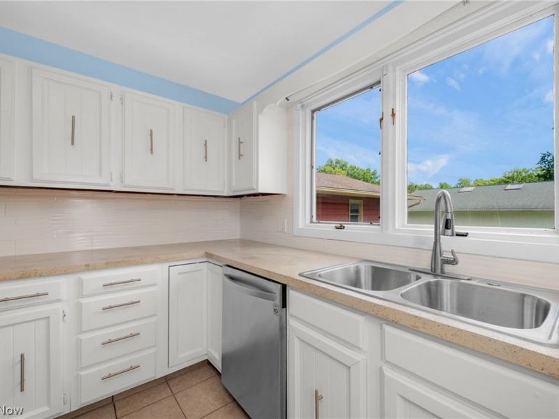 181 Brentview Drive, Grafton, OH 44044 Photo 8