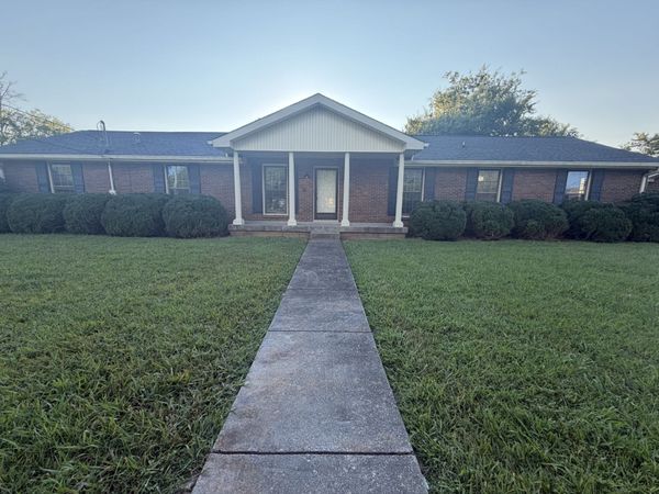 706 Windmere Dr , Lebanon, TN 37090