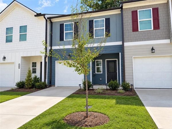 102 Jaxton Street , Hoschton, GA 30548
