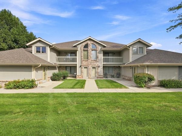 2116 Woodburn ROAD, Unit B, Waukesha, WI 53188