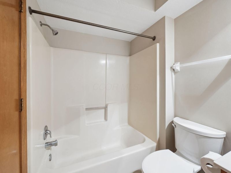 559 Spring Brook Court E, Unit 16, Westerville, OH 43081 Photo 29