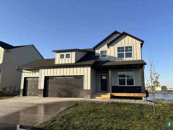 5628 E Ashwood Cir, Sioux Falls, SD 57108