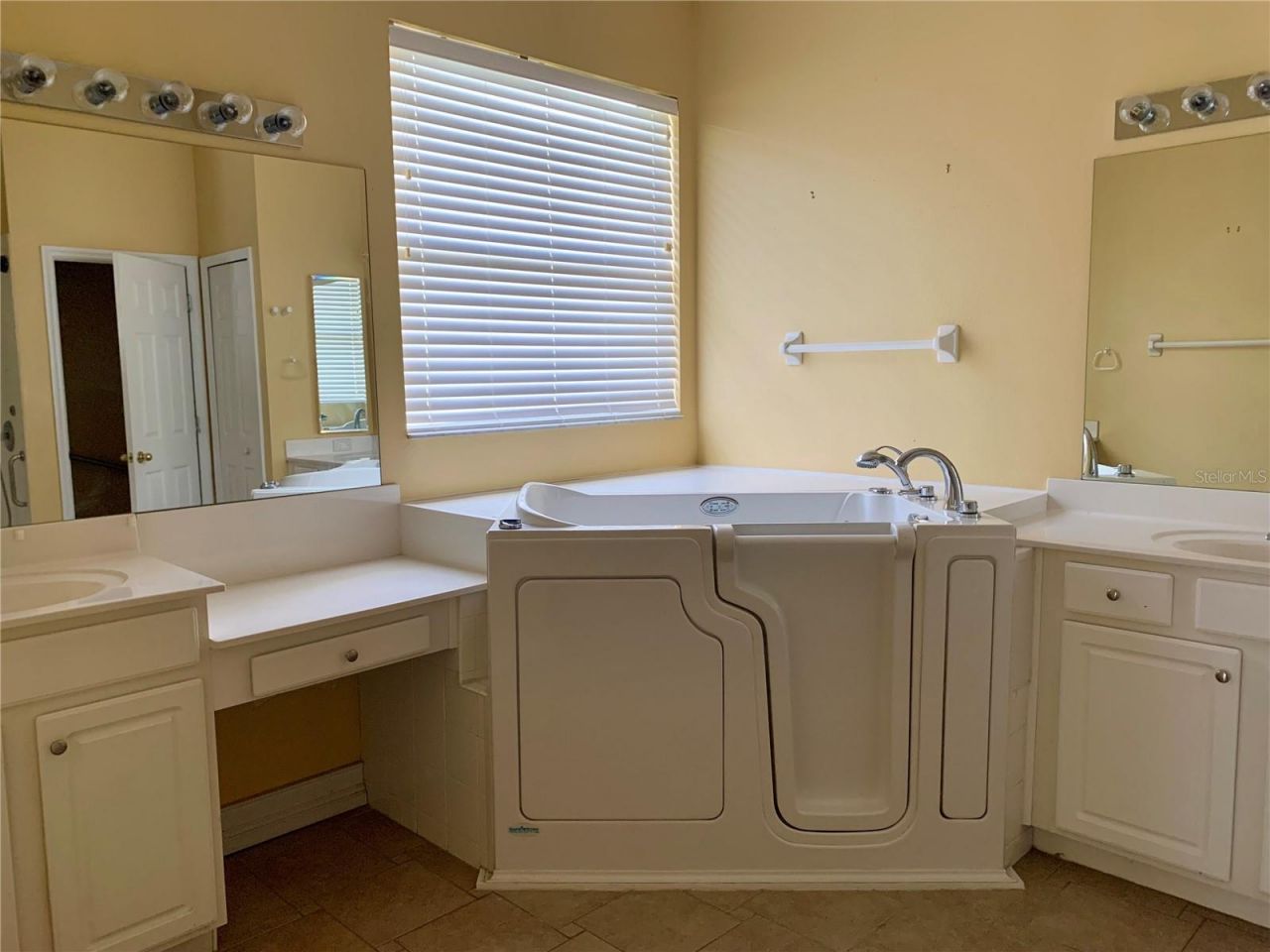 6738 Vista Park Boulevard, Orlando, FL 32829 Photo