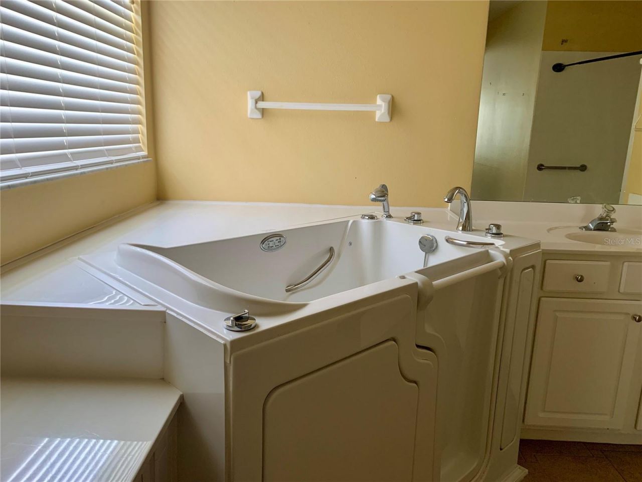 6738 Vista Park Boulevard, Orlando, FL 32829 Photo