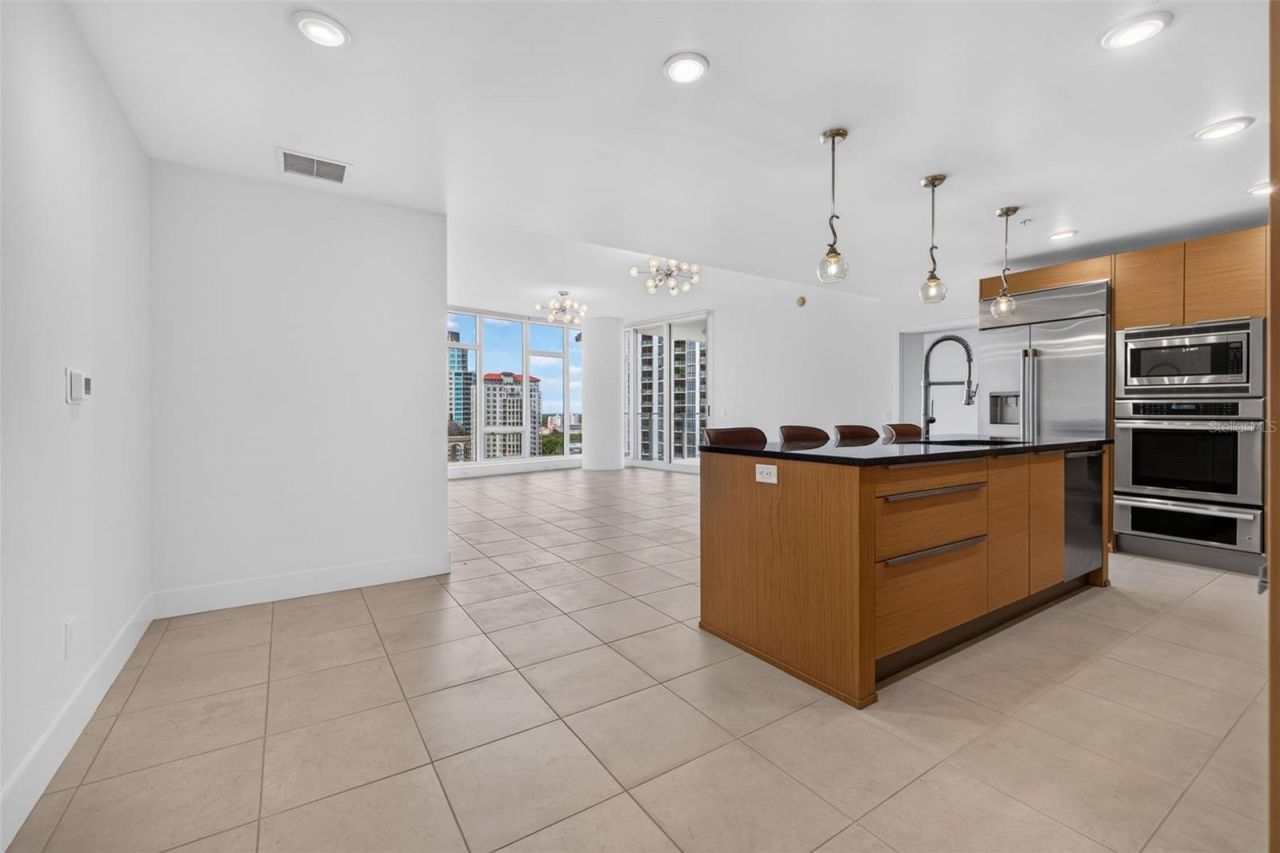 175 1st Street S, Unit 1801, Saint Petersburg, FL 33701 Photo