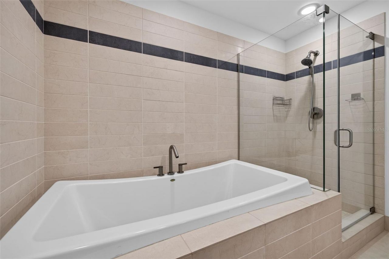 175 1st Street S, Unit 1801, Saint Petersburg, FL 33701 Photo