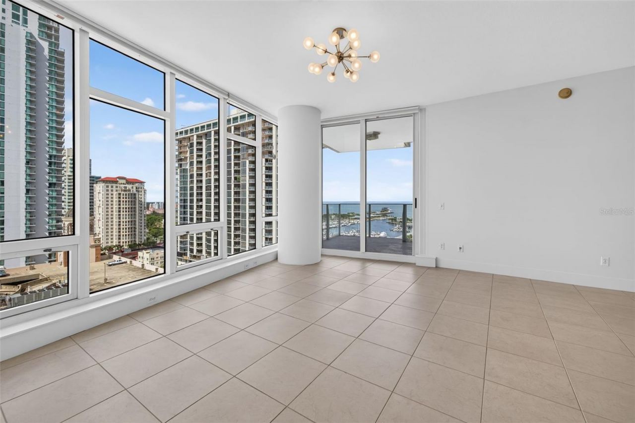 175 1st Street S, Unit 1801, Saint Petersburg, FL 33701 Photo