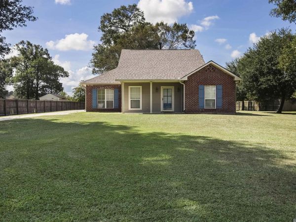 10480 Eagle Crest Rd, Denham Springs, LA 70726
