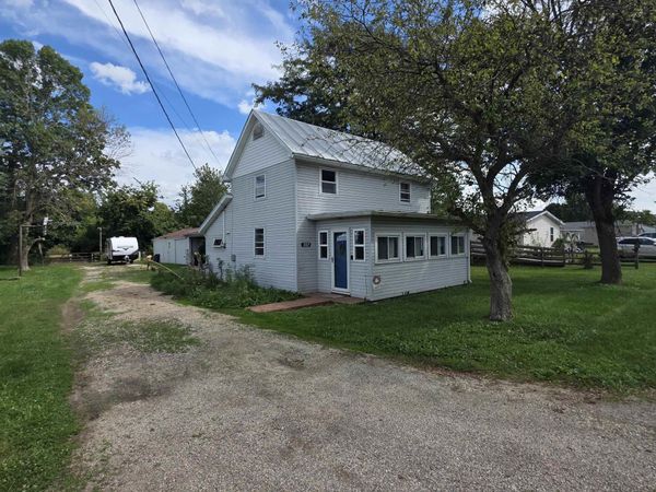 327 S Plum Street, Farmland, IN 47340