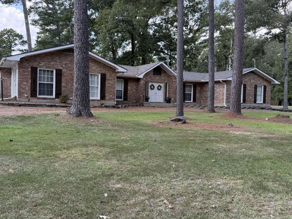 201 Poinsettia Drive, Forest, MS 39074