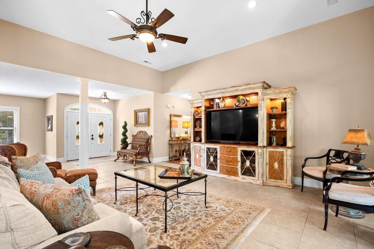 815 Bentley Ln. Photo 10