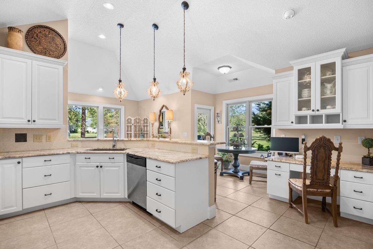 815 Bentley Ln. Photo 12
