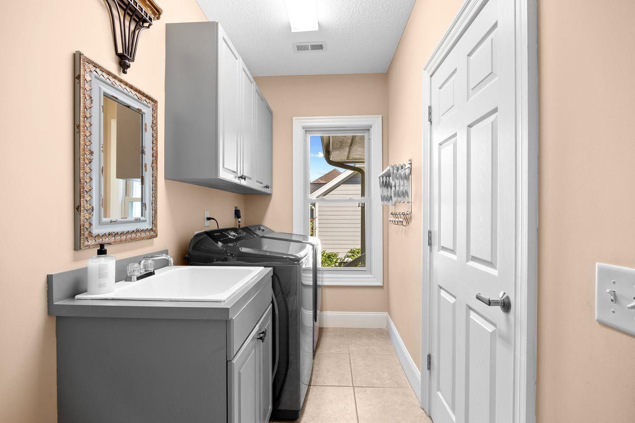 815 Bentley Ln. Photo 31