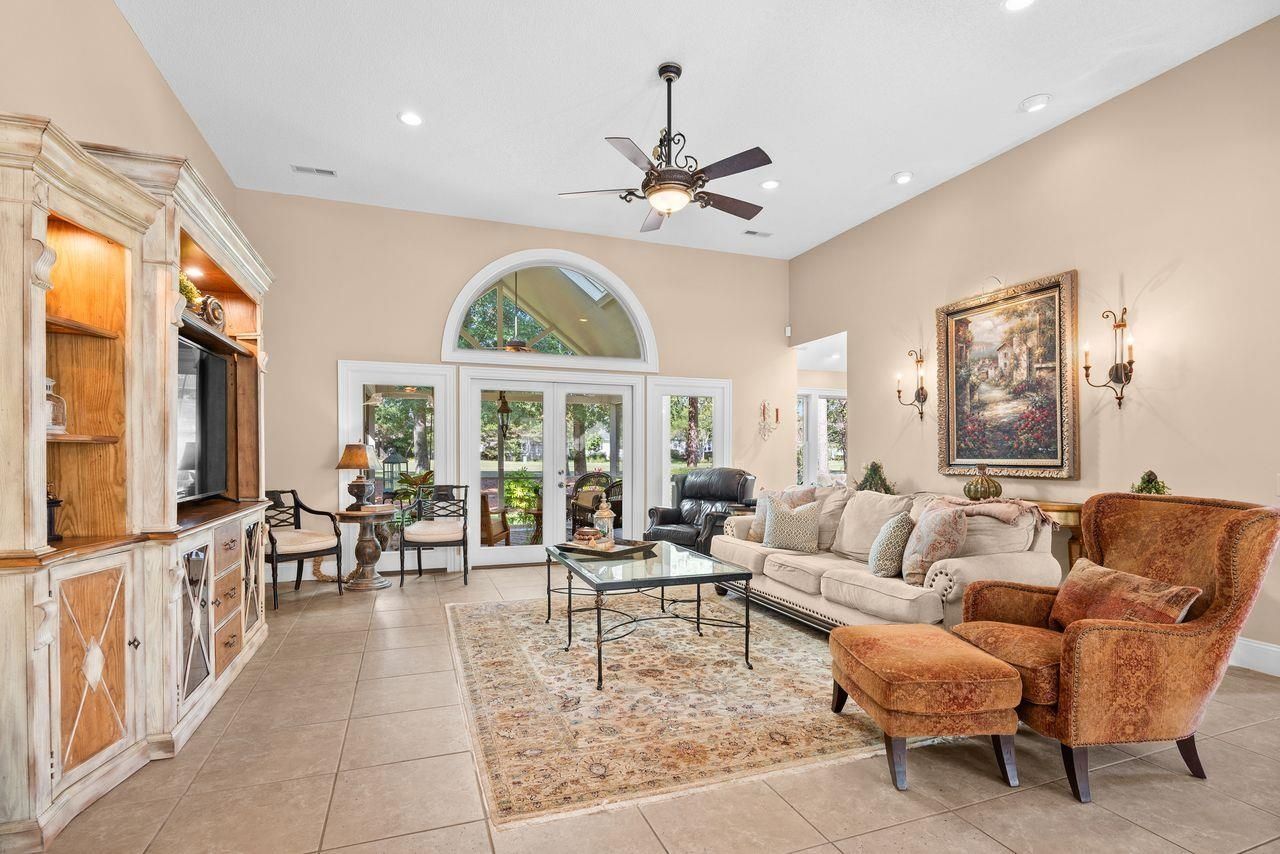 815 Bentley Ln. Photo 8