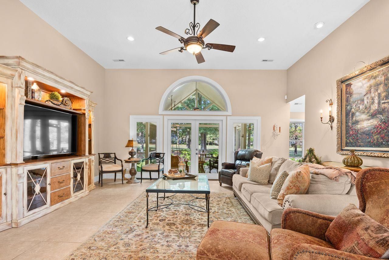 815 Bentley Ln. Photo 9