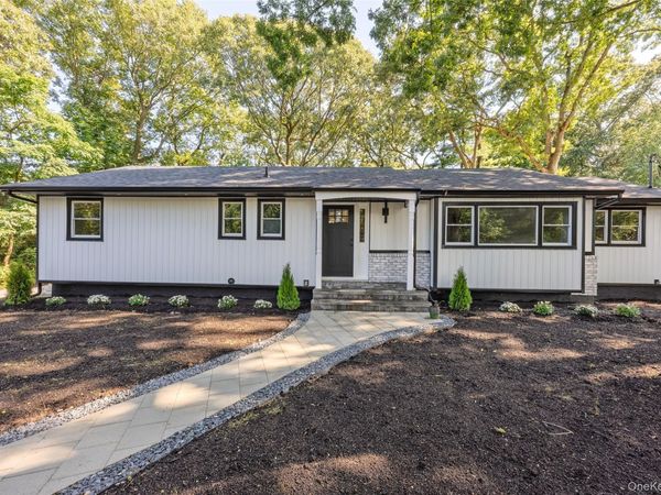14 Camelot Lane , East Setauket, NY 11733