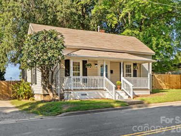 209 E Wilson Avenue, Mooresville, NC 28115
