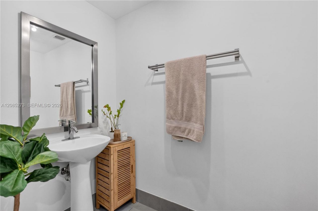 92 SW 3rd St , Unit 4407, Miami, FL 33130 Photo