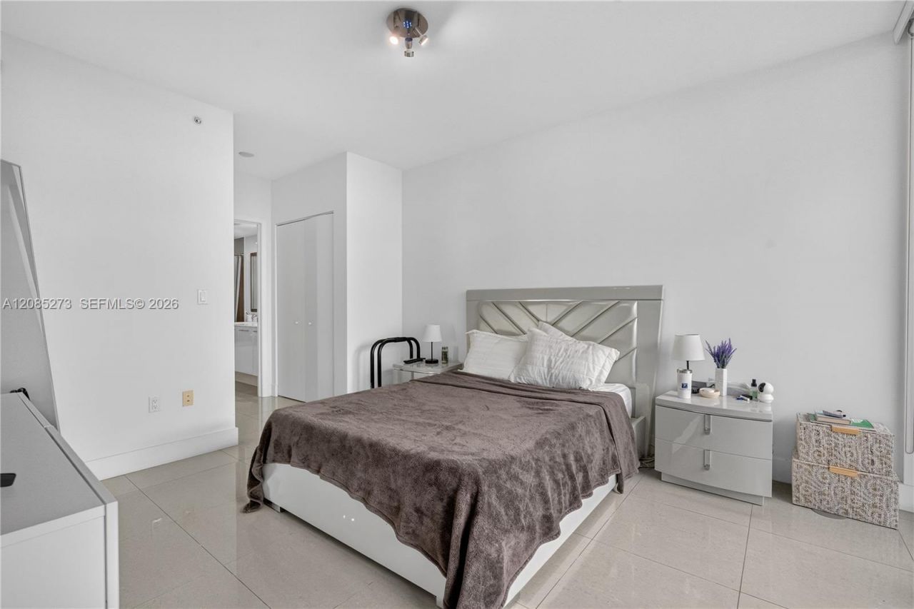 92 SW 3rd St, Unit 4407, Miami, FL 33130 Photo