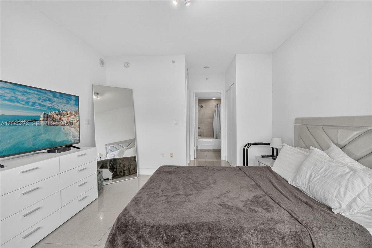92 SW 3rd St , Unit 4407, Miami, FL 33130 Photo