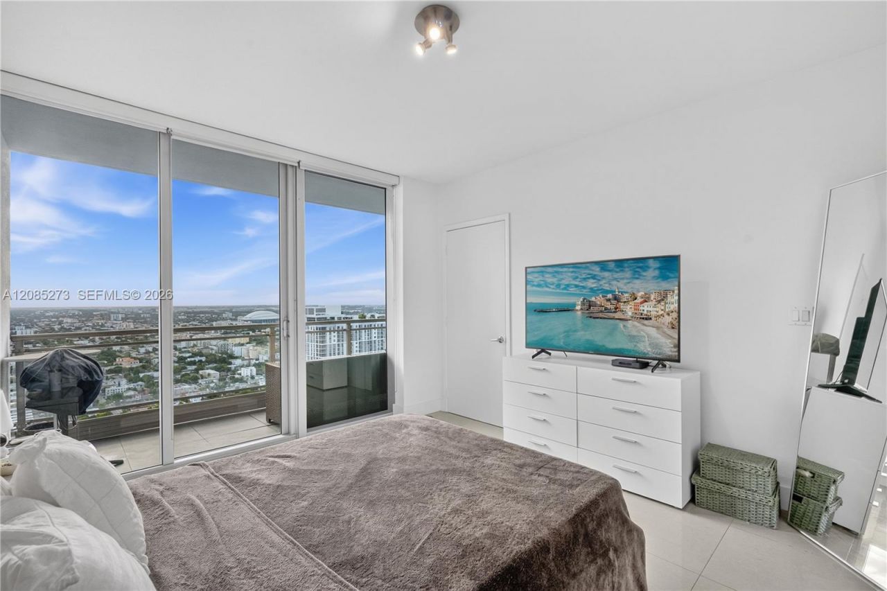 92 SW 3rd St , Unit 4407, Miami, FL 33130 Photo