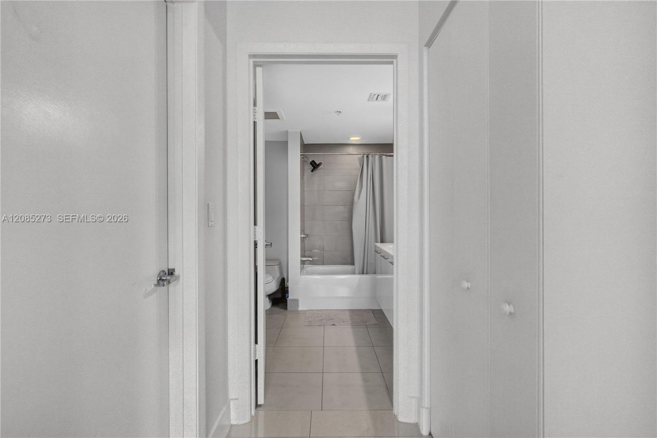 92 SW 3rd St , Unit 4407, Miami, FL 33130 Photo