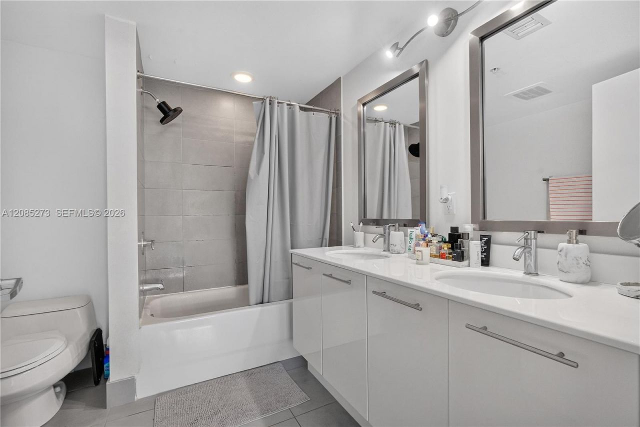 92 SW 3rd St , Unit 4407, Miami, FL 33130 Photo