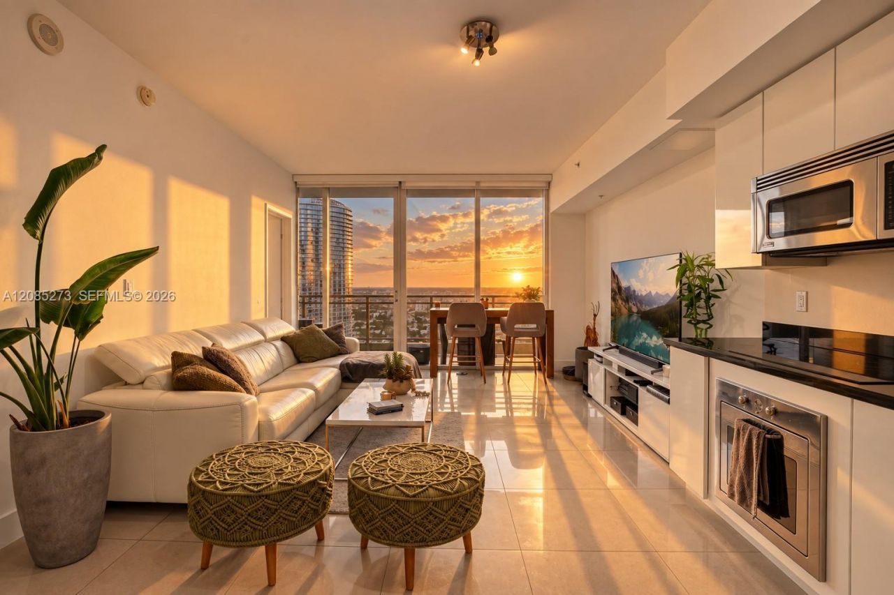 92 SW 3rd St, Unit 4407, Miami, FL 33130 Photo