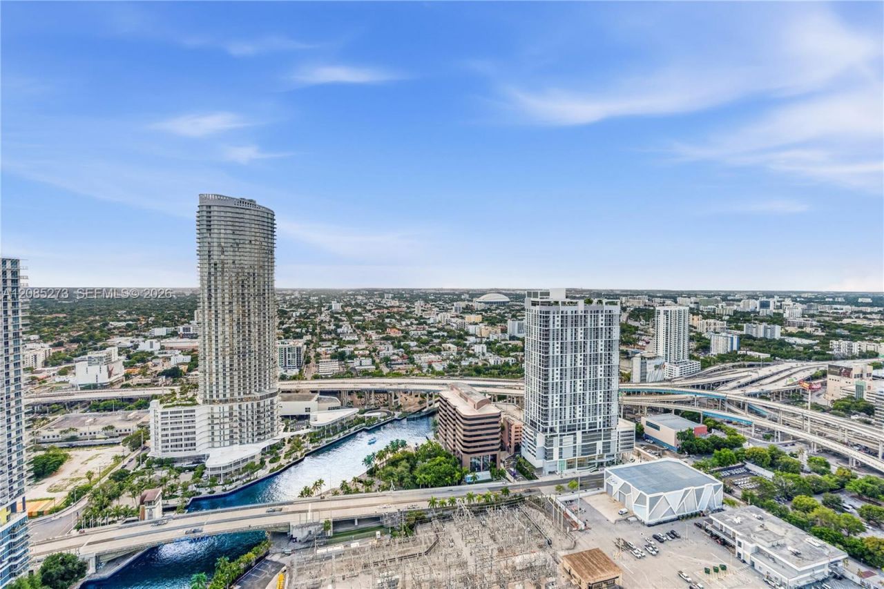 92 SW 3rd St , Unit 4407, Miami, FL 33130 Photo