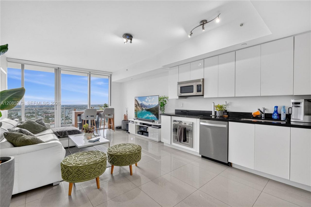92 SW 3rd St, Unit 4407, Miami, FL 33130 Photo