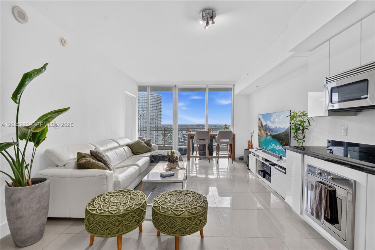 92 SW 3rd St , Unit 4407, Miami, FL 33130 Photo