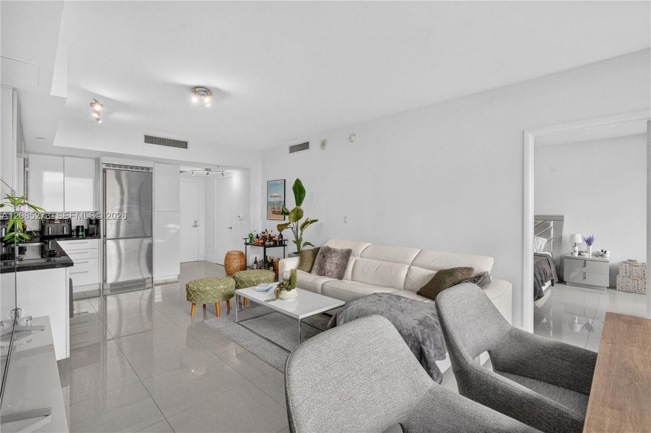 92 SW 3rd St, Unit 4407, Miami, FL 33130 Photo