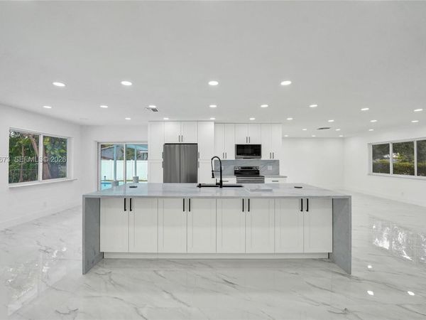 10601 NW 43rd Ct , Coral Springs, FL 33065