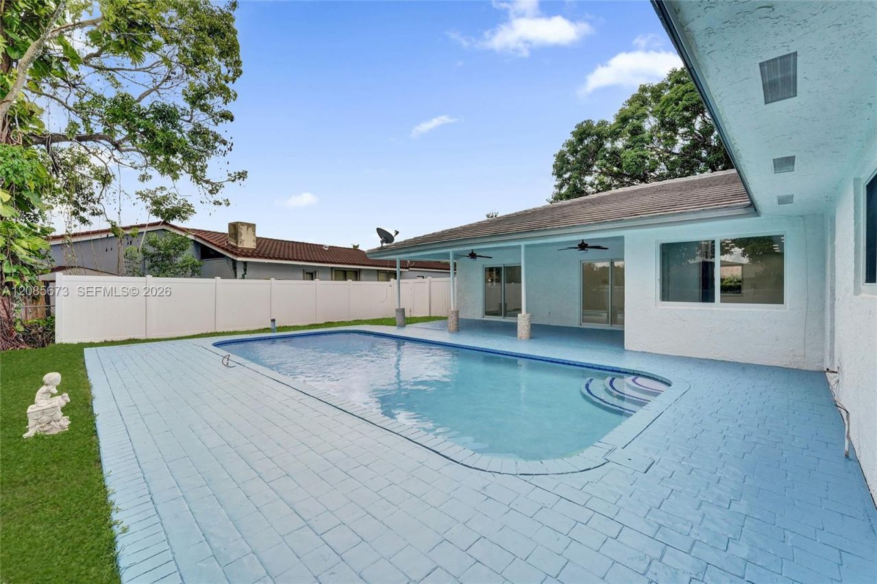 10601 NW 43rd Ct, Coral Springs, FL 33065 Photo
