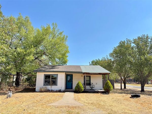 600 Travis Street , Nocona, TX 76255