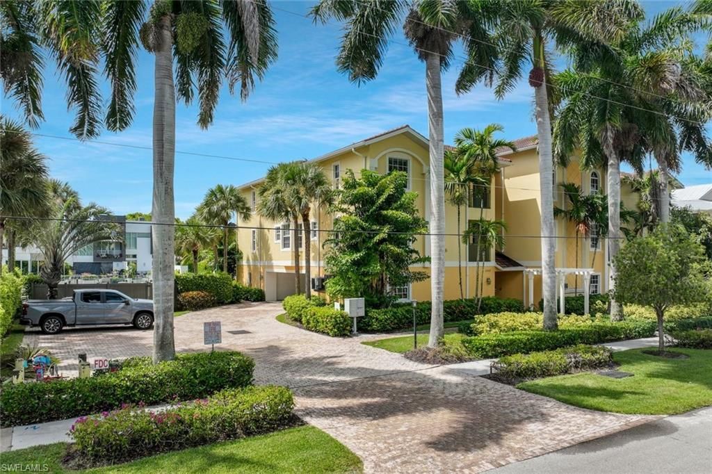 1540 Blue Point Ave, Unit 201, Naples, FL 34102 Photo
