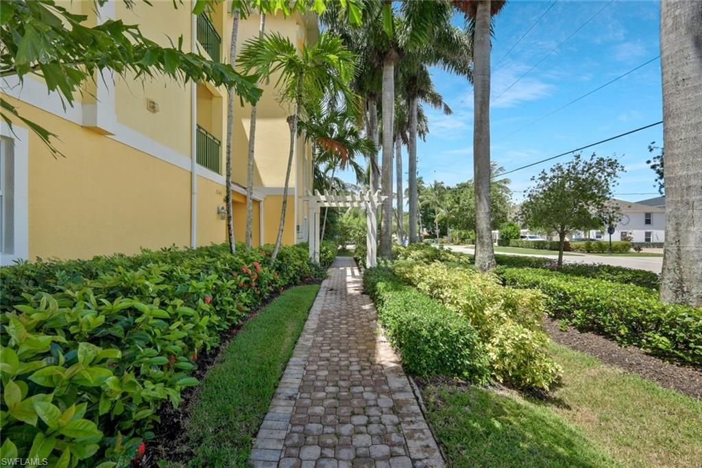 1540 Blue Point Ave, Unit 201, Naples, FL 34102 Photo