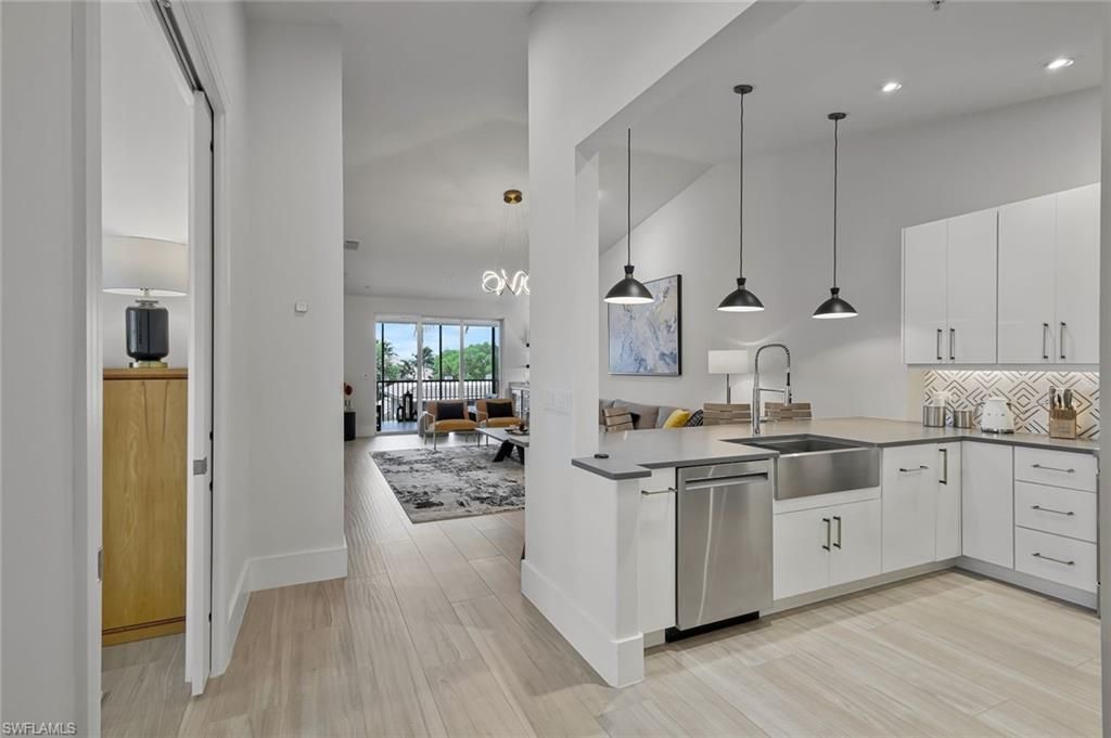 1540 Blue Point Ave, Unit 201, Naples, FL 34102 Photo