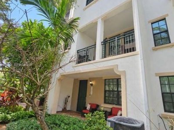 11355 SW 14th St , Pembroke Pines, FL 33025