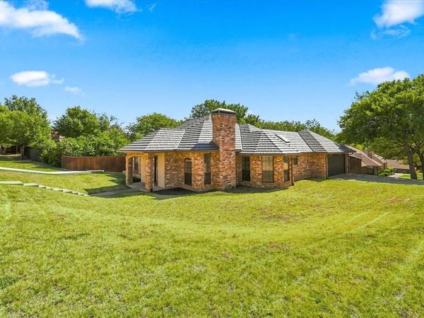 8712 Lake Country Drive, Fort Worth, TX 76179