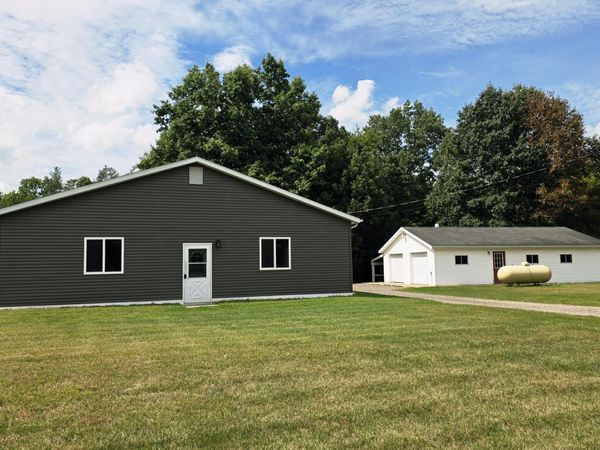 828 S Wicker Road SE, Stanton, MI 48888