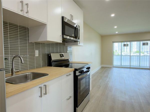 2949 Point East Dr , Unit B304, Aventura, FL 33160