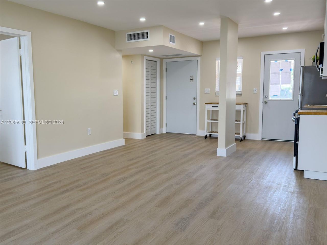 2949 Point East Dr , Unit B304, Aventura, FL 33160 Photo