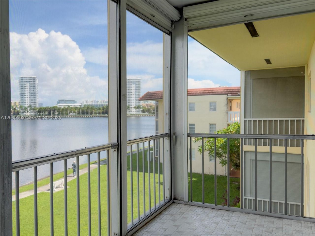 2949 Point East Dr , Unit B304, Aventura, FL 33160 Photo