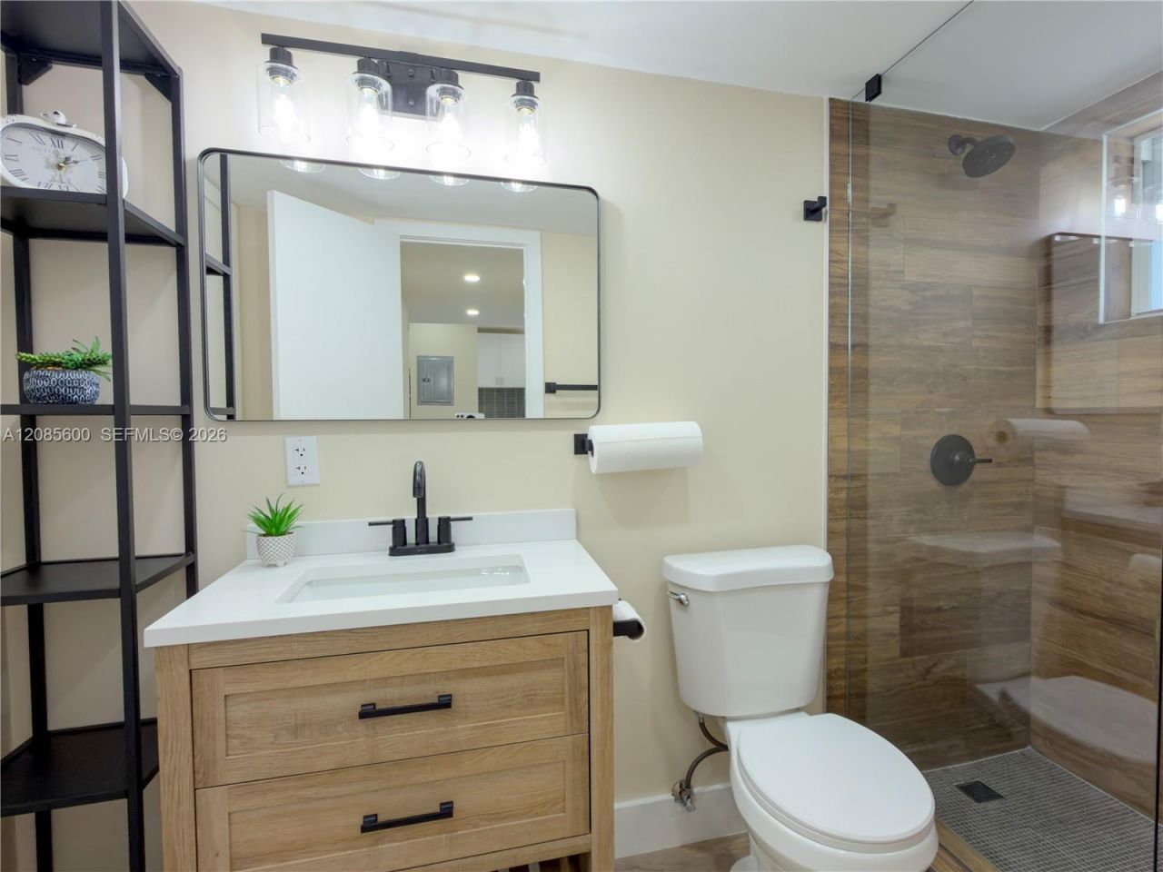 2949 Point East Dr , Unit B304, Aventura, FL 33160 Photo