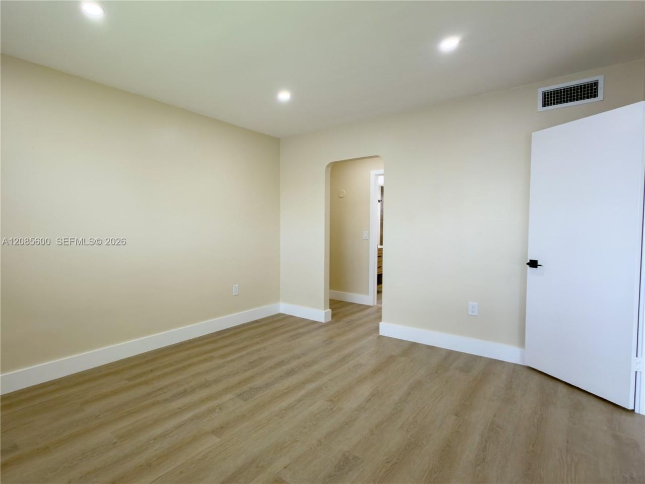 2949 Point East Dr , Unit B304, Aventura, FL 33160 Photo