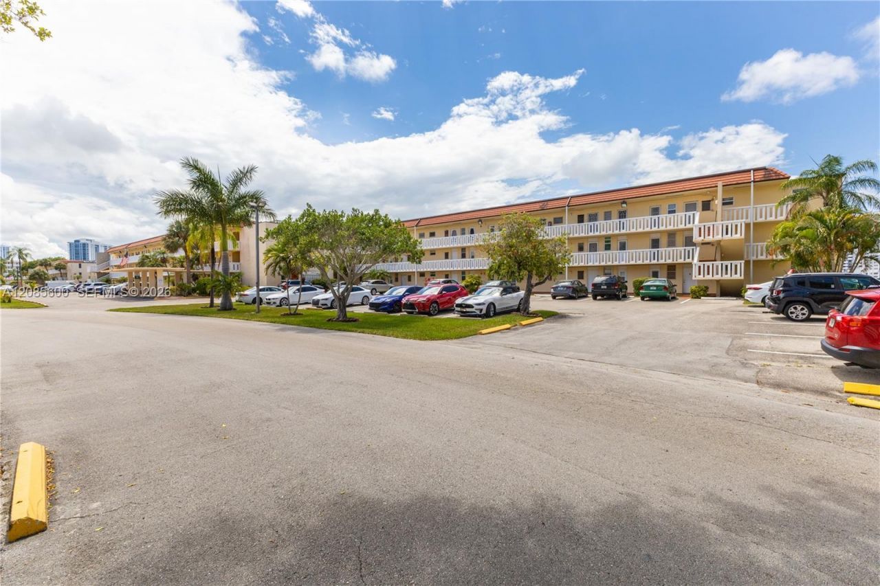 2949 Point East Dr, Unit B304, Aventura, FL 33160 Photo