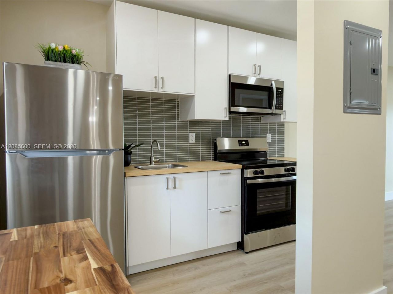 2949 Point East Dr , Unit B304, Aventura, FL 33160 Photo