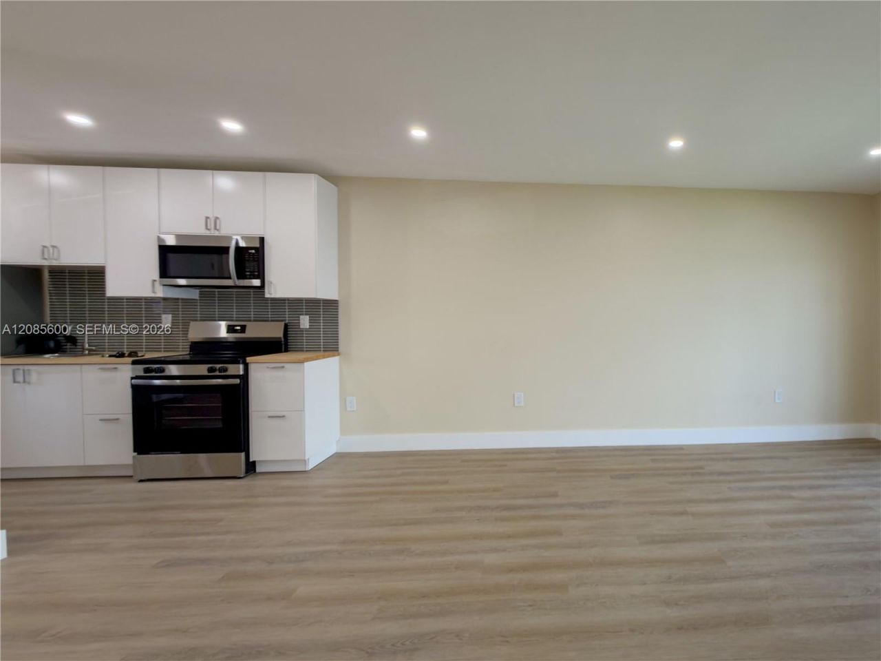 2949 Point East Dr , Unit B304, Aventura, FL 33160 Photo