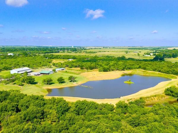 911 N Avenue C , Olney, TX 76374